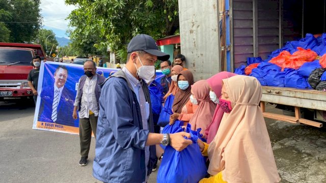 DPW Nasdem Sulsel Menyalurkan Ratusan Paket Sembako Kepada Korban Bencana Alam Banjir, Jeneponto, Sinjai dan Bantaeng 