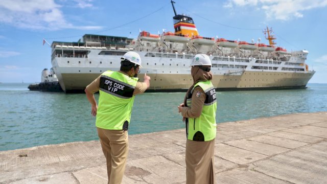 Isolasi apung yang diinisiasi Wali Kota Makassar, Moh. Ramdhan &lsquo;Danny&rsquo; Pomanto akan segera dioperasikan. Inovasi Isolasi apung ini pertama di Indonesia. Bisa jadi ini juga yang pertama di dunia.