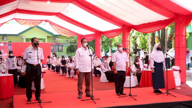 Kabinda Sulsel bersama Wali Kota Makassar hadiri vaksinasi untuk pelajar di Kota Makassar, disaksikan langsung Presiden Jokowi secara virtual.