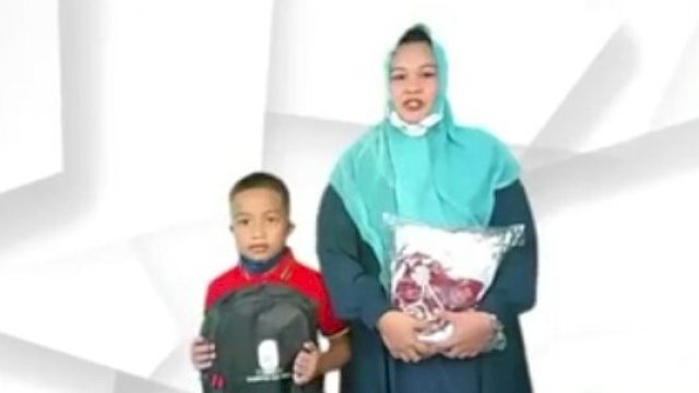 Orang Tua Siswa Bersyukur Dapat Bantuan Seragam Sekolah Gratis dari Bupati ASA