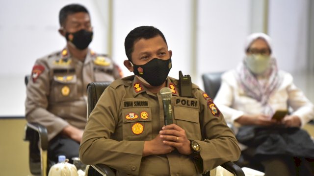 Kapolres Luwu Utara, AKBP Irwan Sunuddin menegaskan, dari hasil penyelidikan pihak kepolisian, duel maut yang terjadi di Desa Tandung Kecamatan Malangke tidak berkaitan dengan penyelenggaran pemilihan kepala desa.
