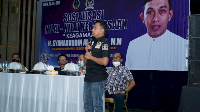 Wakil ketua DPRD Provinsi Sulawesi selatan H.Syaharuddin Alrif S.ip MM menyelenggarakan Peningkatan Nilai-Nilai Kebangsaan tentang keagamaan di Rumah Aspirasi RMS Jalan Serigala,Kelurahan Maccorawalie, Kecamatan Wattang Sawitto, Kabupaten Pinrang.Senin (19/07/2020).-