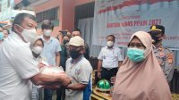 Bupati Bulukumba Serahkan Bantuan Beras PPKM kepada KPM