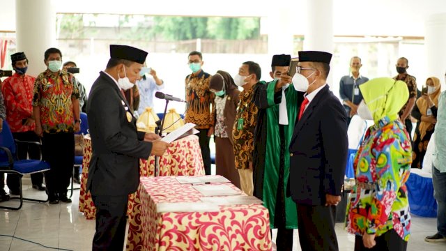 Bupati Bulukumba saat melantik Direktur PDAM.