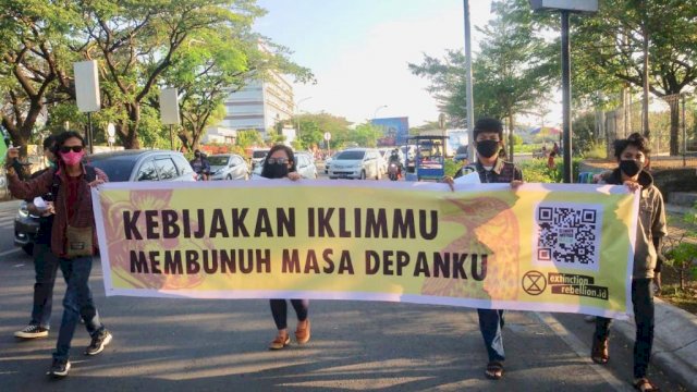 Aksi yang dilakukan oleh XR Makasaar di sekitar Pantai Losari Kota Makassar, Sulawesi Selatan. Sabtu, (24/7) | Dok: XR Mks.