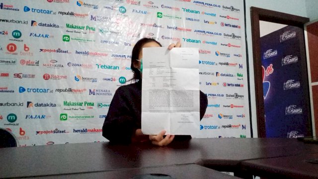 Perempuan ini adalah korban yang mengaku diperkosa oleh dua oknum pegawai BRI di Sulsel, Minggu (25/7) | (Dok: Alam/trotoar.id).