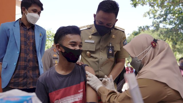 Bupati Bantaeng Ilham Azikin Meninjau Langsung Proses Program Vaksinasi 