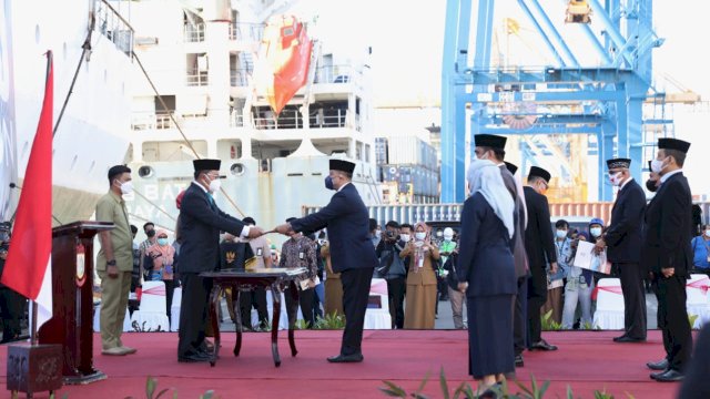 Walkot Makassar Lantik 16 Pejabat Eselon II di Dermaga Pelabuhan Soetta