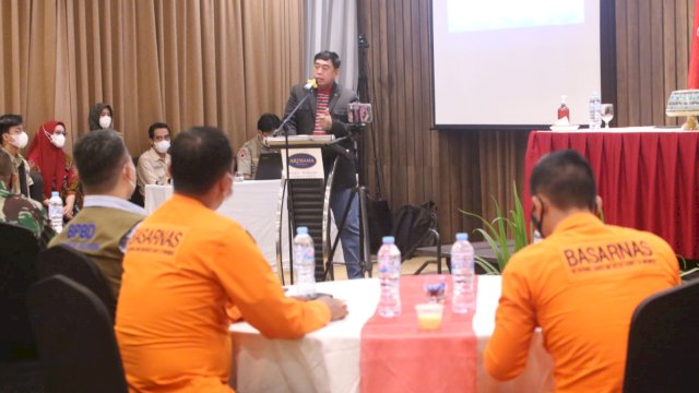 Sekretaris Daerah Provinsi Sulsel, Abdul Hayat Gani, membuka secara resmi Diskusi Publik Rencana Penanggulangan Bencana Provinsi Sulsel Tahun 2021 hingga 2025, 