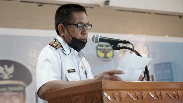 Sekretaris Daerah Kabupaten Luwu, Drs H Sulaiman, MM didampingi oleh Kadis Perpustakaan dan Kearsipan Luwu