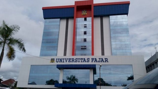 Universitas Fajar (Unifa) Makassar berhasil masuk dalam pemeringkatan Webometrics Rank 2021. Webometrics merupakan organisasi pemeringkatan perguruan tinggi seluruh dunia yang telah dilakukan sejak Juli 2012.
