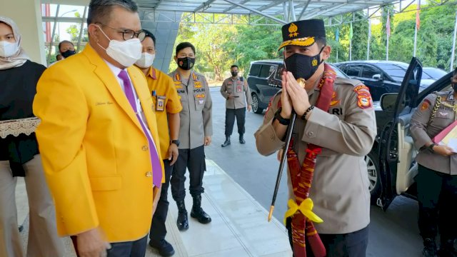 Rektor UNM bersama Kapolda Sulsel.