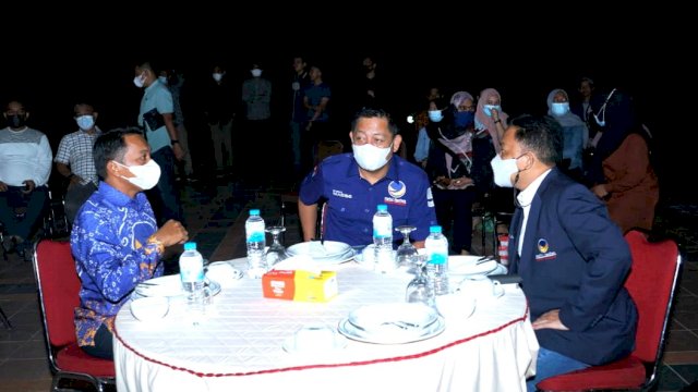 Ketua DPW Nasdem Sulsel Russdi Masse didampingi Sekretaris DPW Nasdem Syaharudidn Alrif dan Ketua DPD Nasdem Bantaeng Ilham Azikin 