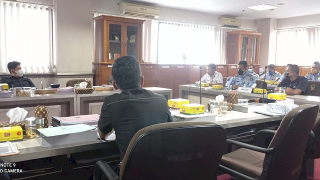 Komisi E Dewan Perwakilan Rakyat Daerah (DPRD) Provinsi Sulawesi Selatan menggelar Rapat Dengar Pendapat (RDP) terkait masuknya Puluhan Tenaga kerja Asing (TKA) asal Cina di Sulsel ditengah pemberlakukan PPKM. 