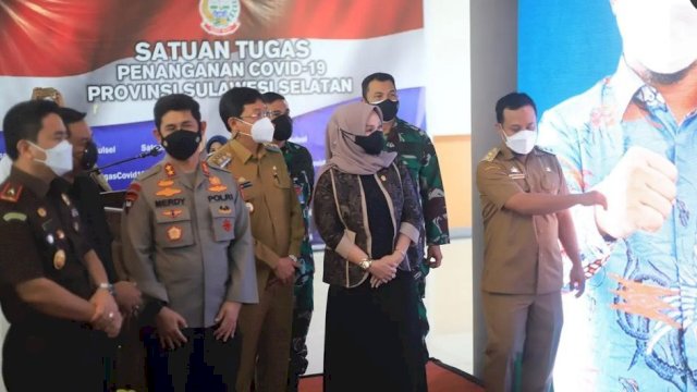 Mendampingi Plt Gubernur Sulsel Andi Sudirman Sulaiman jetua Dewan Perwakilan Rakyat Daerah (DPRD) Provinsi Sulawesi Selatan Andi Ina Kartika Sari menghadiri Launching kebut Vaksinasi dan Telemedicine 