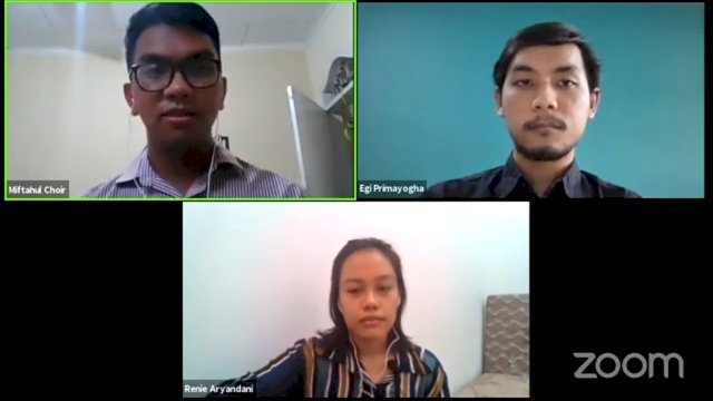Ketua BEM STHI Jentera Renie Aryandani (di tengah bawah), dalam diskusi virtual yang digelar oleh ICW pada minggu Jumat kemarin.