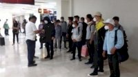 Puluhan TKA China Dibiarkan Masuk ke Sulsel, Netizen Nyinyir Sebut Inilah Gilanya Rezim Jokowi, Bandara Dibuka Masjid Ditutup
