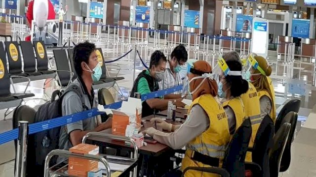 Proses Pemeriksaan Administrasi WNA Yang Masuk Ke Indonesia