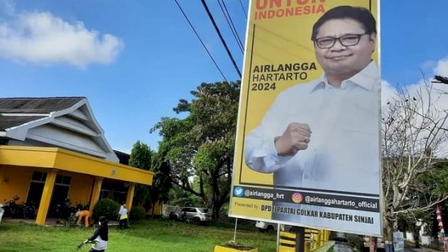 Kader Golkar Sinjai menggelar bersih-bersih di kantornya pada Minggu kemarin yang dipimpin oleh Ketua Golkar Sinjai Andi Kartini Ottong, Minggu (22/8).| 