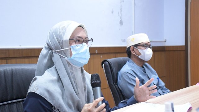 Bupati Kabupaten Luwu Utara, Indah Putri Indriani, membuka kegiatan Focus Group Discussion (FGD) Pengembangan Kakao dan Peningkatan Nilai Tambah Berkelanjutan di Kabupaten Luwu Utara. FGD yang juga diselenggarakan secara virtual tersebut berlangsung di Ruang Command Center Kantor Bupati Luwu Utara, Minggu (8/8/2021).