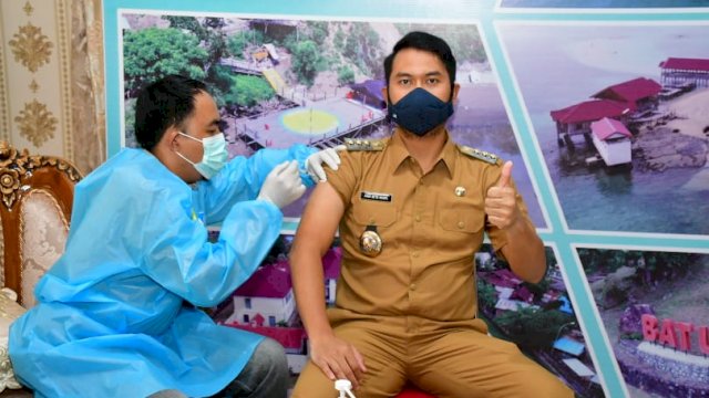 Bupati ASA saat jalani vaksinasi dosis kedua.