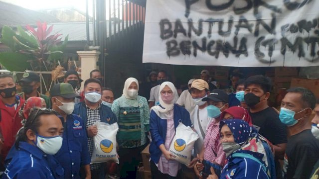Bantuan NasDem Terus Mengalir, Giliran NasDem Makassar bareng Wawali Fatmawati Salurkan Bantuan ke Korban Kebakaran
