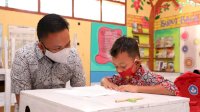Ilham Azikin Pantau Langsung Sekolah Tatap Muka