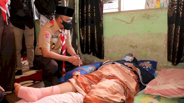Bupati Bantaeng, Ilham Syah Azikin melaksanakan anjangsana ke senior mantan pengurus Pramuka Kwarcab Bantaeng, Jum'at (13/8).