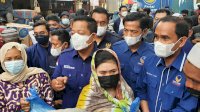 Tangis Haru dan Bahagia Korban Kebakaran di Makassar Saat Rusdi Masse Bawa Bantuan