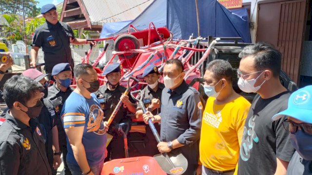Garda Pemuda NasDem Sulsel Bawa Belasan Gerobak dan Sekop untuk Korban Kebakaran di Makassar