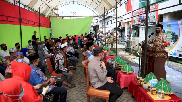 Trotoar.id, Makassar ,~ Peletakan batu pertama oleh Walikota Makassar Moh. Ramdhan Danny Pomanto menjadi tanda dimulainya pembangunan Masjid Babu Taubah
Jalan Indah Raya Kelurahan Pannampu Capoa. Kamis (19/8/2021).