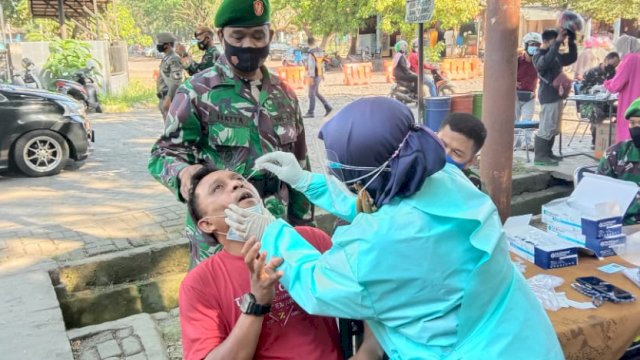 Saat pemeriksaan terhadap warga.