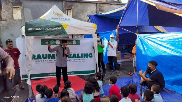 Badan Amil Zakat Nasional (Baznas) Kota Makassar bekerjasama dengan Fakultas Kedokteran Universitas Muslim Indonesia (UMI) memberikan trauma healing kepada anak anak terdampak kebakaran di jalan Muh. Tahir lorong 3 Kota Makassar. Jum'at (20/8)