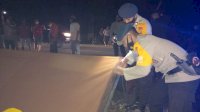 Peduli Korban Kebakaran, Brimob Bone Beri Bantuan Tenda Darurat