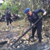 Setelah Beri Bantuan Tenda Darurat, Hari Ini Brimob Batalyon C Pelopor Bersihkan Puing – Puing Kebakaran
