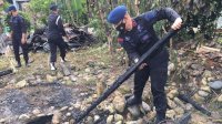Setelah Beri Bantuan Tenda Darurat, Hari Ini Brimob Batalyon C Pelopor Bersihkan Puing – Puing Kebakaran
