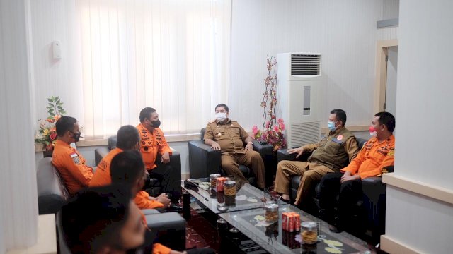 Saat Abdul Hayat terima kunjungan Kepala Basarnas Sulsel.