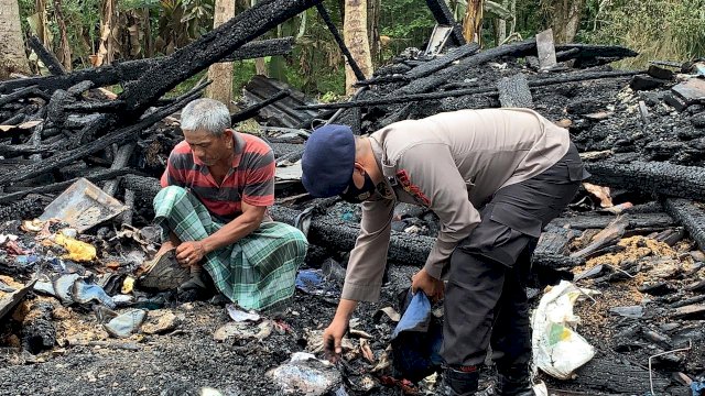 Kebakaran Hanguskan Rumah Warga Di Panyula, Ini Yang Dilakukan Brimob Bone