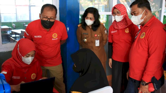 Pandemi covid-19 yang hingga kini masih melanda dunia memaksa pemerintah untuk mencari terobosan untuk melindungi warganya dari paparan virus. Gerakan vaksinasi salah satunya yang di harapkan dapat menjaga imunitas tubuh seseorang.