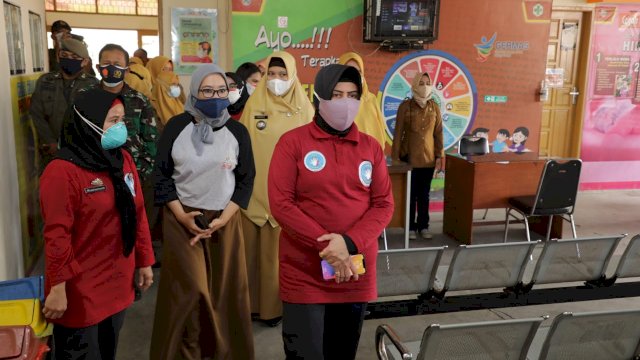 Selepas Pelantikan Ketua FMPE TB Kota Makassar, Indira Yusuf Ismail Tinjau Puskesmas Kaluku Bodoa