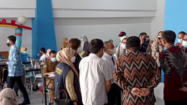 Vaksinasi PHRI dan OJK di Serbu Warga Kuota Penuh