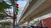 Lampu Merah di Jalan AP Pettarani Nyala Tiga Warna Sekaligus: Pengendara Terkunci
