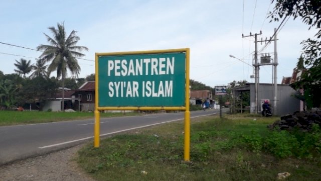 Papan nama Ponpes Syiar Islam yang terletak di Kecamatan Sinjai Timur, Kabupaten Sinjai, Sulsel. (Trotoar.id).