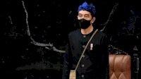 Penampilan Sederhana Jokowi dalam Rapat Tahunan MPR, Rocky: Pakaian Adat dengan Kelakuan, Bernilai Sampah