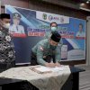 Bupati Luwu dan Satgas PEN Bagikan Makanan Kepada Masyarakat Berpenghasilan Rendah