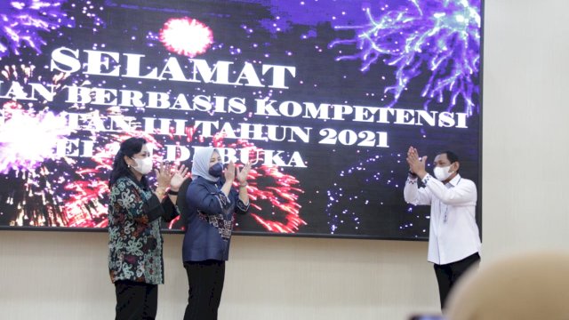 Wakil Wali kota Makassar Fatmawati Rusdi memberi apresiasi kepada Balai Latihan Kerja (BLK) Makassar. yang menggelar Pelatihan Berbasis Kompetensi Angkatan III tahun 2021.