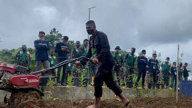 Ini Aksi Brimob Bone Saat Praktek Latihan Peningkatan Kapasitas SDM Penerapan P2L