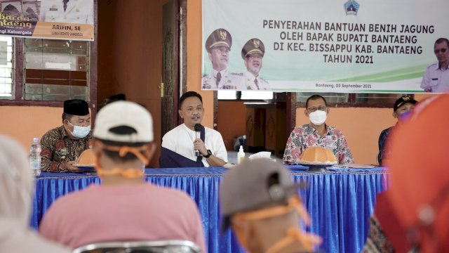 Ilham Azikin Sebar 95 Ton Benih Jagung Berkualitas ke Petani Bantaeng