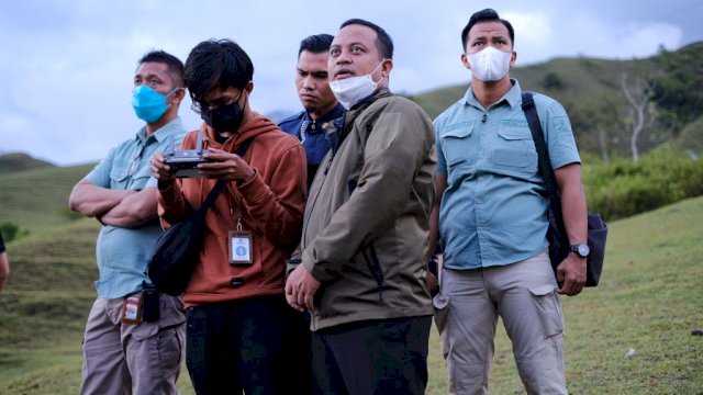 Sebuah objek wisata di Sulsel sedang dikembangkan untuk menjadi destinasi andalan. Disebut-sebut sebagai surga tersembunyi yang ada di pelosok Tana Toraja. Objek wisata tersebut Bukit Ollon, terletak di Desa Buakayu, Kecamatan Bonggakaradeng.