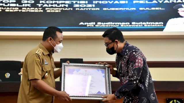 Inovasi Ramah Adat Dinas Kependudukan dan Pencatatan Sipil (Disdukcapil) Bulukumba, masuk Top 30 terbaik dalam Kompetisi Pelayanan Publik 2021.
